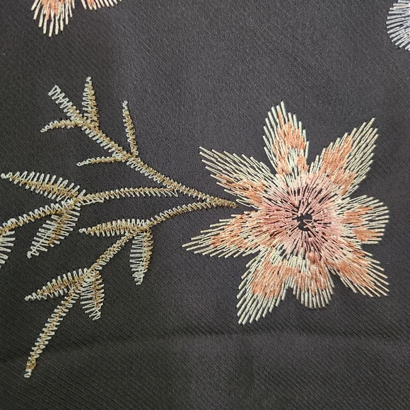 Chico's Black and Pink Sleeveless Blouse w/ Embroidered Flowers. Beautiful Top - Picture 4 of 9